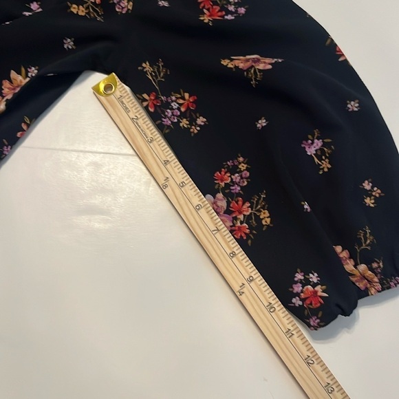 Bobeau Women's Front Wrap Black Floral Blouse Size L - Picture 5 of 12